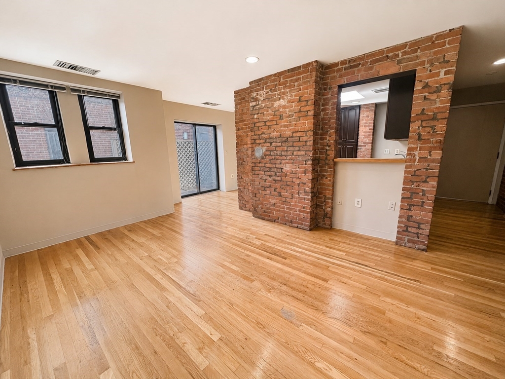 87 Gainsborough Street # 407