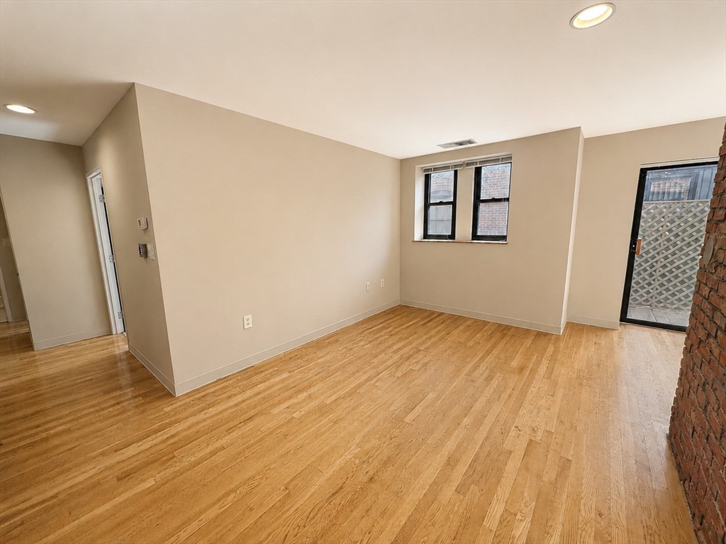 87 Gainsborough Street # 407