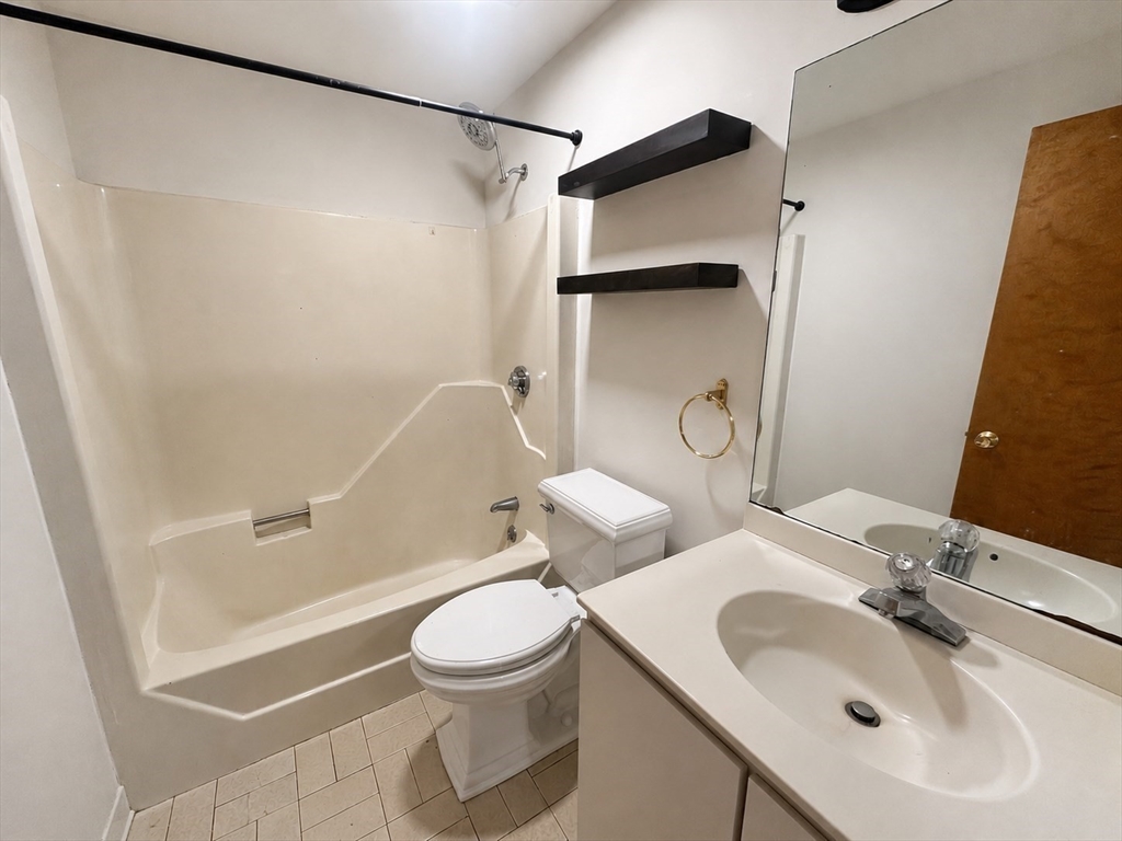 87 Gainsborough Street # 407