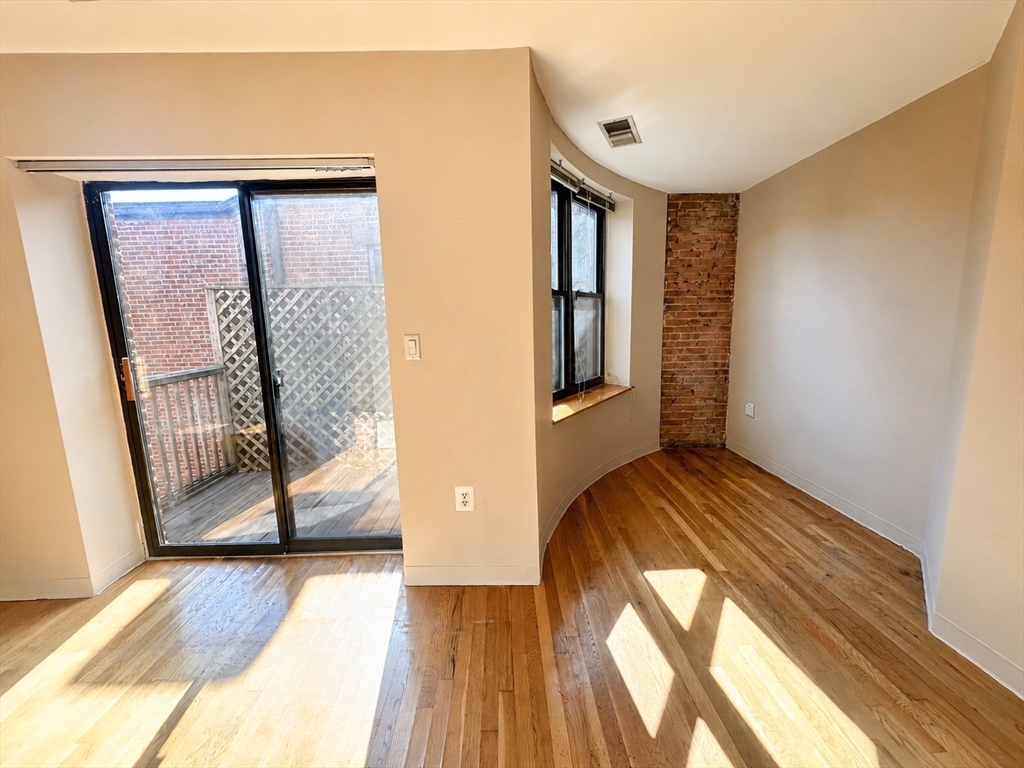 87 Gainsborough Street # 407