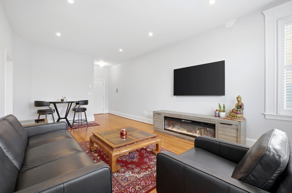 520 Beacon St # 2F