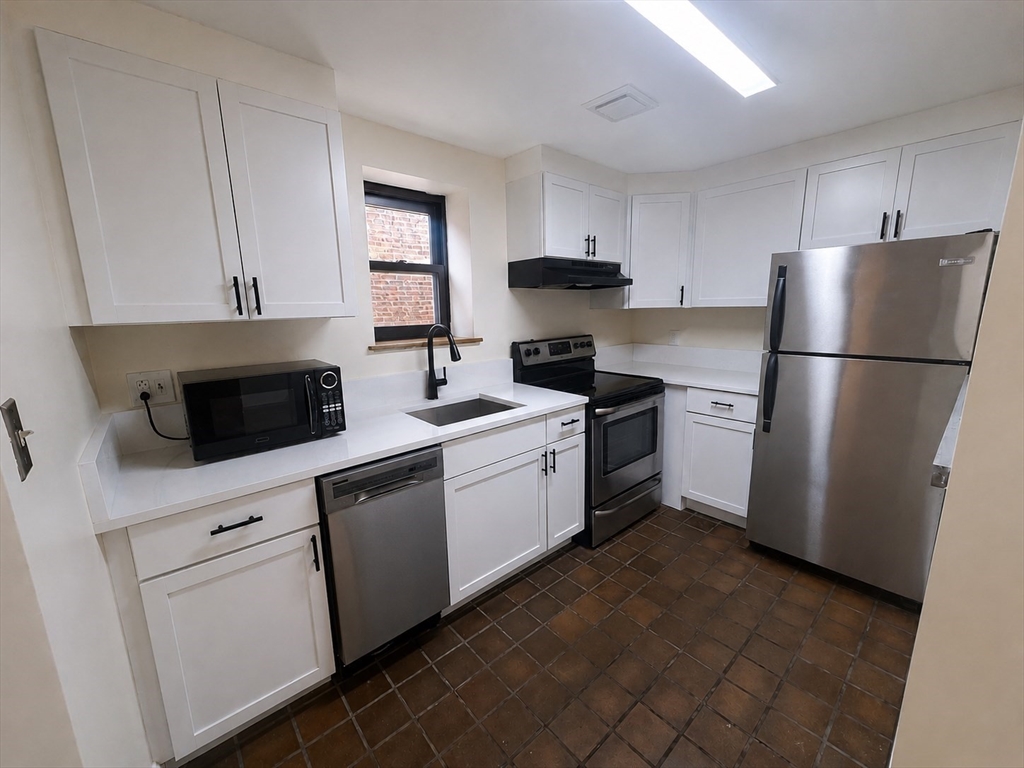 84 Gainsborough Street # 006W