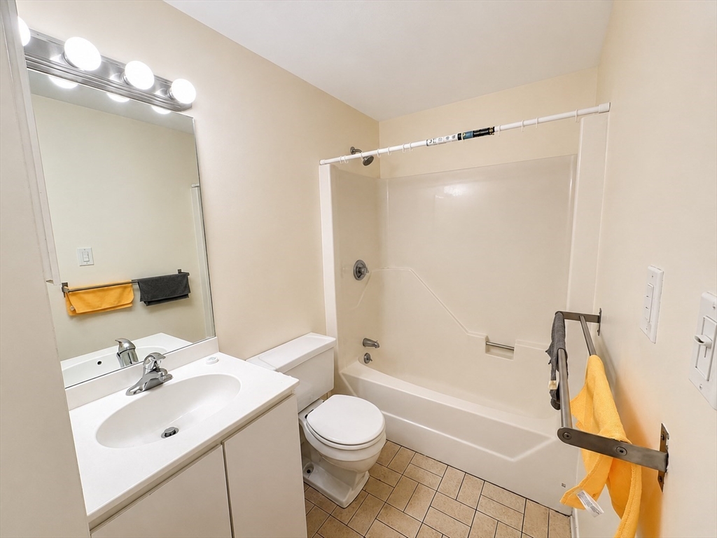 84 Gainsborough Street # 006W