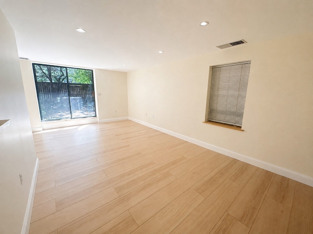 84 Gainsborough Street # 006W