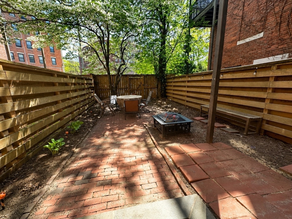 84 Gainsborough Street # 006W