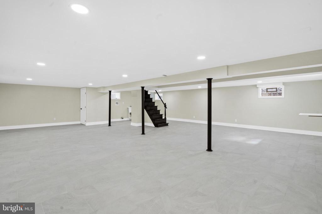 14 W ANN ROAD
