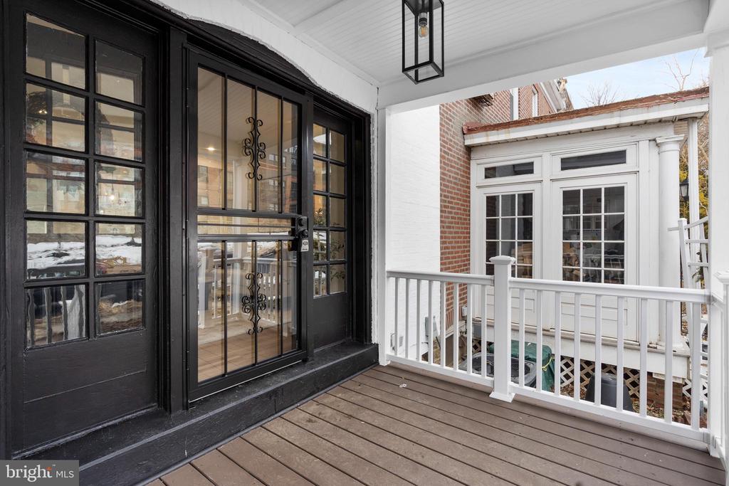 445 W BALTIMORE AVENUE
