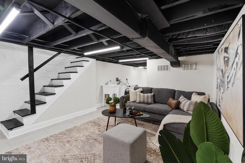 445 W BALTIMORE AVENUE