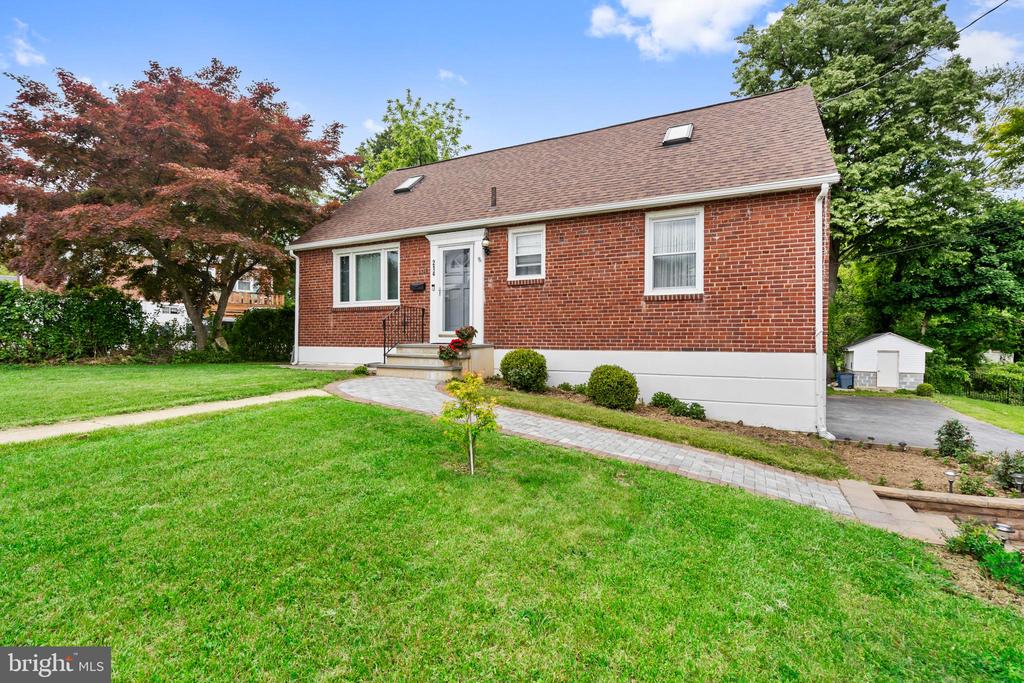 214 S SPROUL ROAD