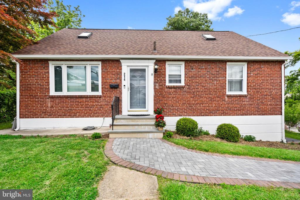 214 S SPROUL ROAD