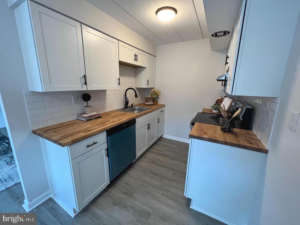 1 RADNOR DRIVE Unit: F-2