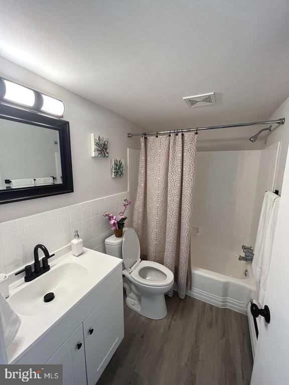 1 RADNOR DRIVE Unit: F-2