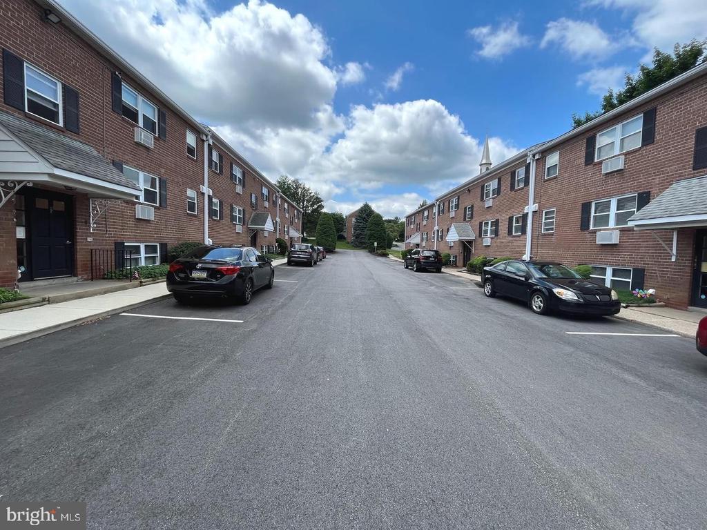 1 RADNOR DRIVE Unit: F-2