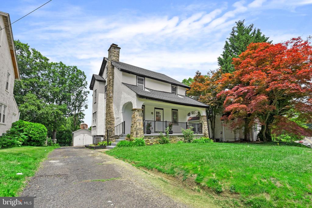 1082 EDGE HILL ROAD