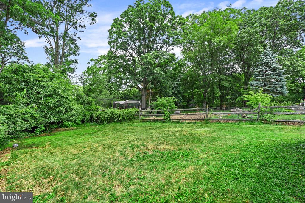 1082 EDGE HILL ROAD