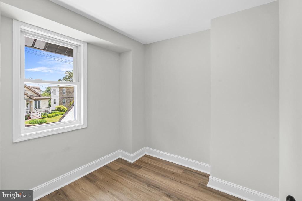1082 EDGE HILL ROAD