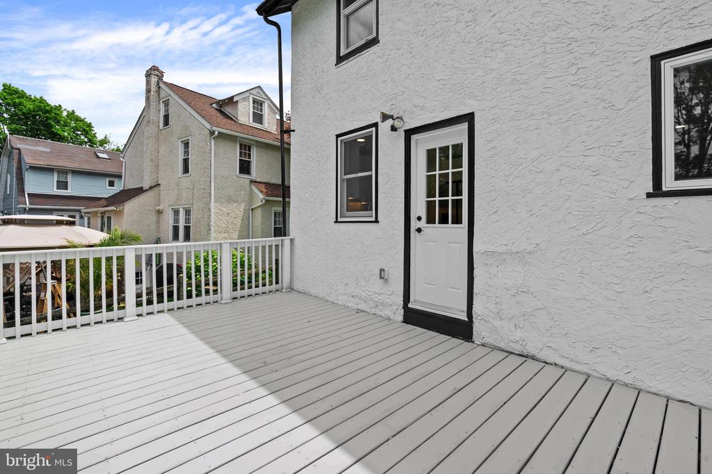 1082 EDGE HILL ROAD