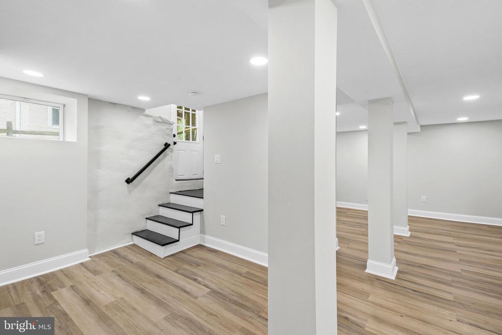1082 EDGE HILL ROAD