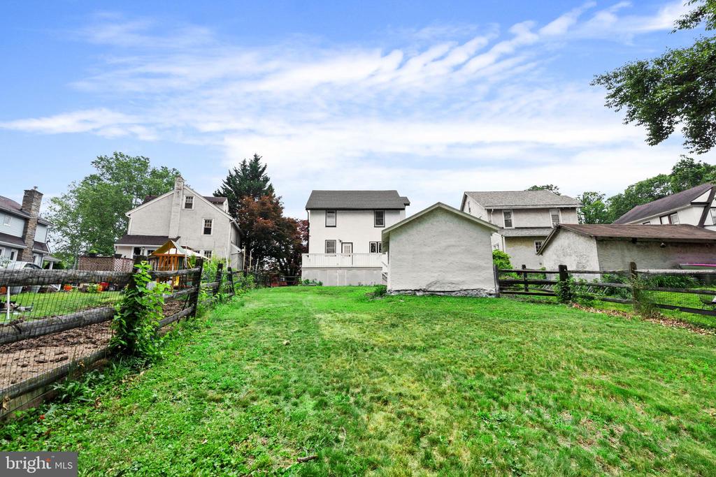 1082 EDGE HILL ROAD