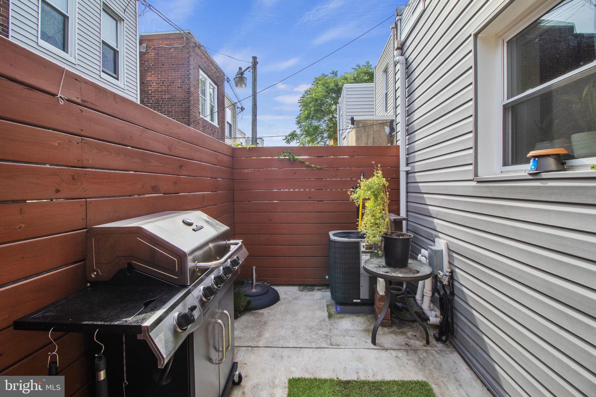 1918 HOFFMAN STREET