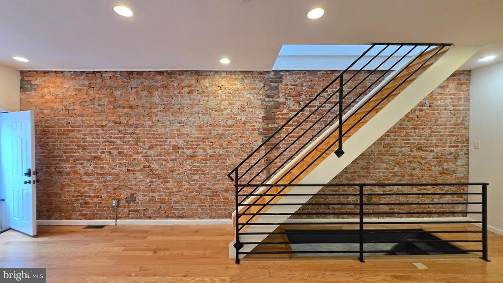 835 LIVINGSTON STREET