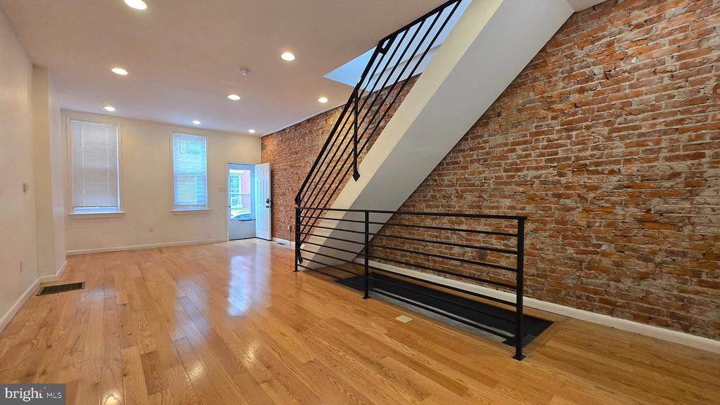 835 LIVINGSTON STREET