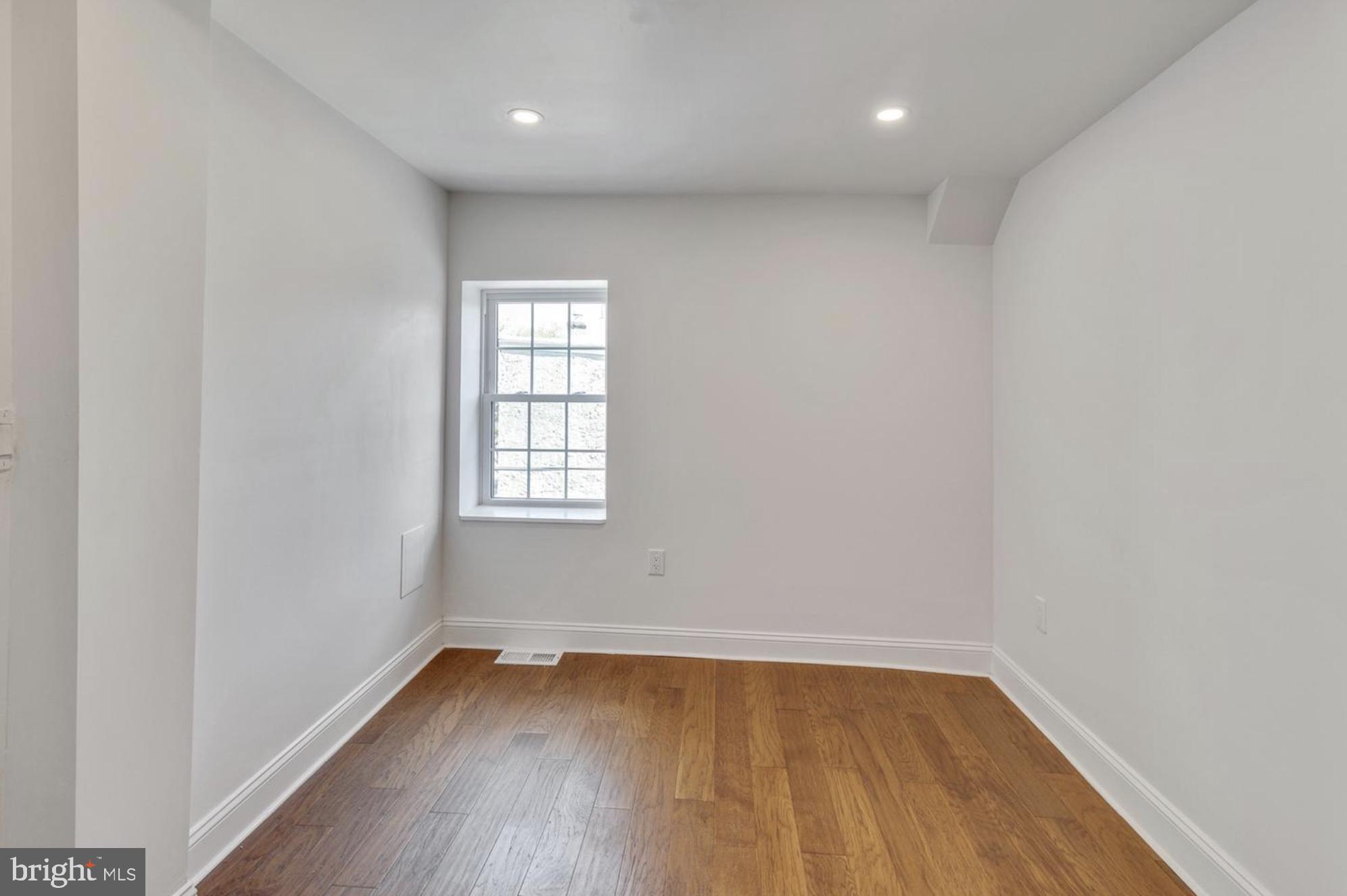 835 CORINTHIAN AVENUE 2