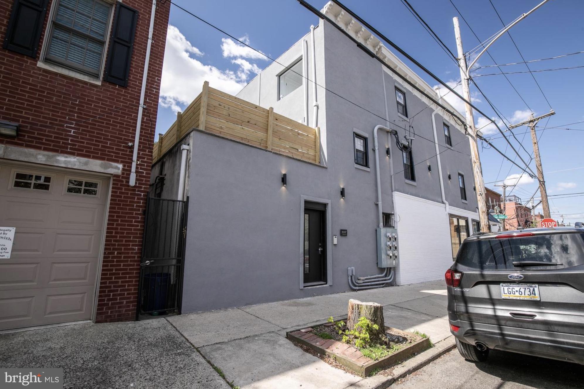 835 CORINTHIAN AVENUE 2