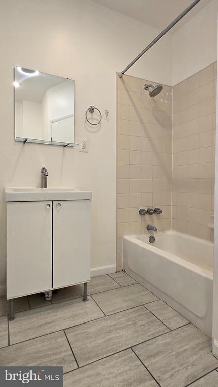 1304 E COLUMBIA AVENUE 2ND FLOOR