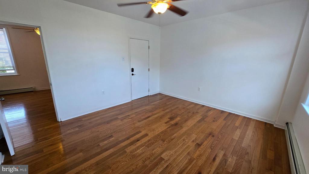 1304 E COLUMBIA AVENUE 2ND FLOOR