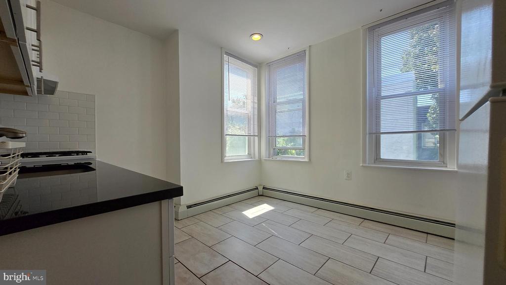 1304 E COLUMBIA AVENUE 2ND FLOOR