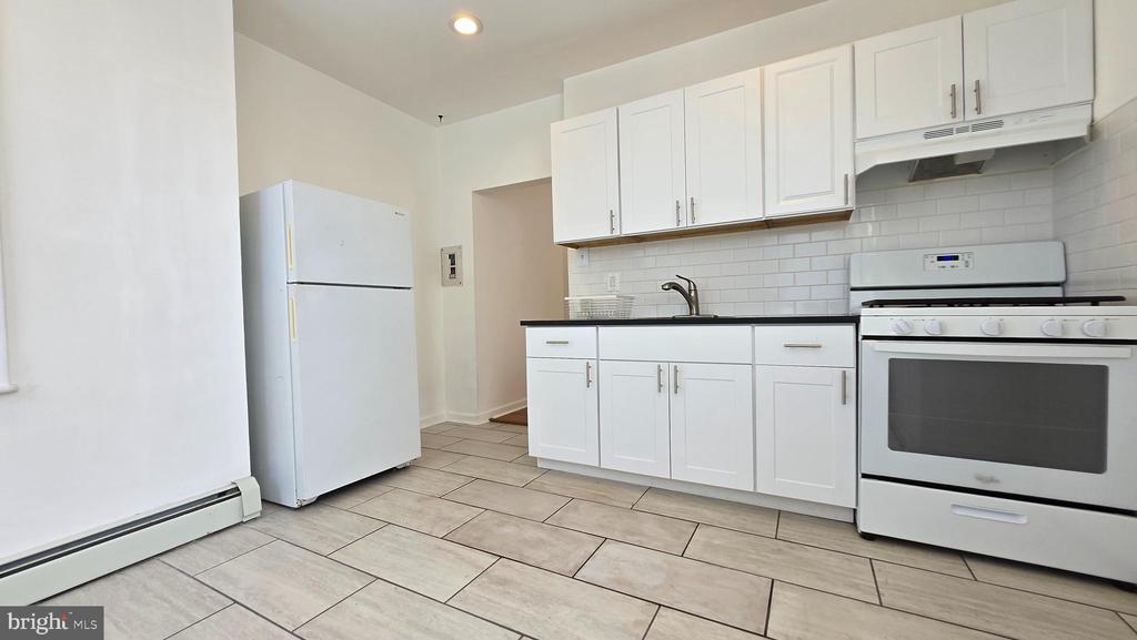 1304 E COLUMBIA AVENUE 2ND FLOOR
