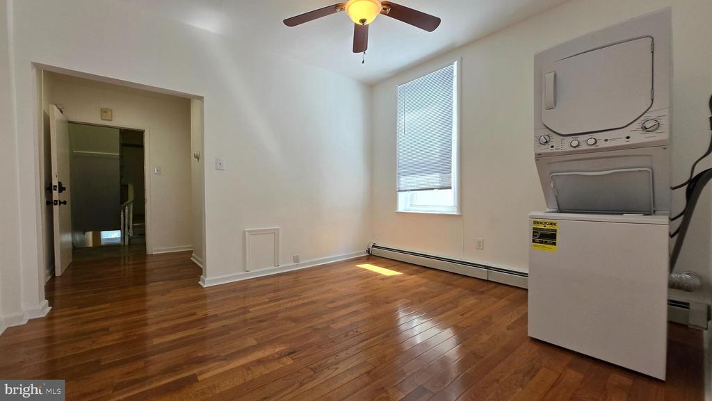 1304 E COLUMBIA AVENUE 2ND FLOOR