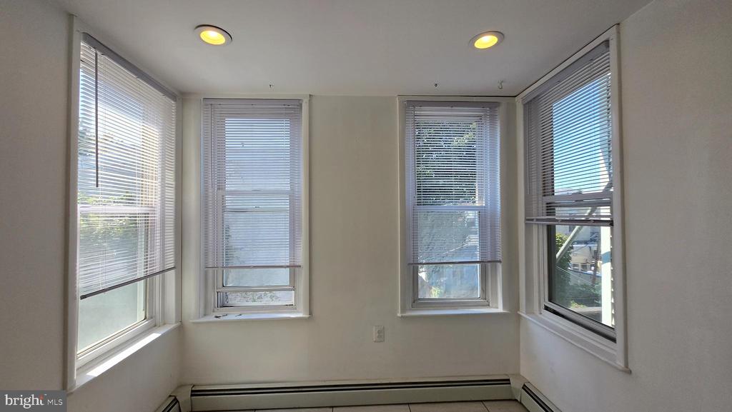 1304 E COLUMBIA AVENUE 2ND FLOOR