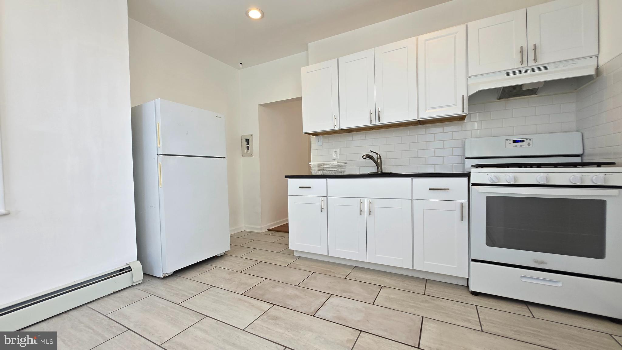 1304 E COLUMBIA AVENUE 2ND FLOOR