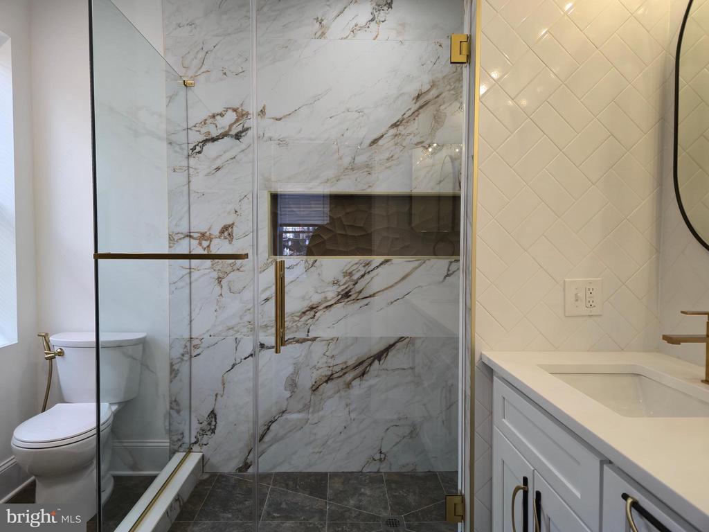 108 W APSLEY STREET