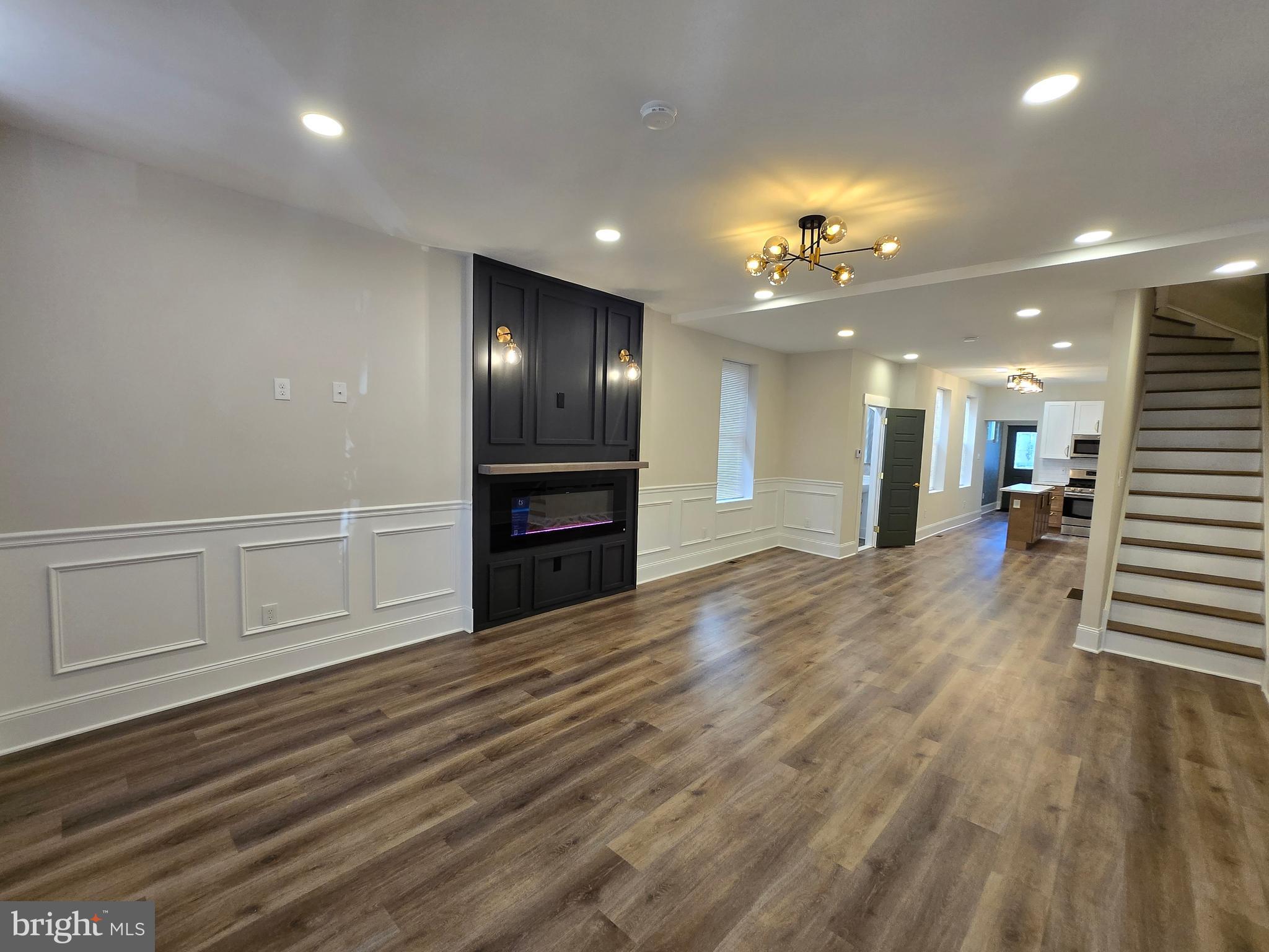 108 W APSLEY STREET