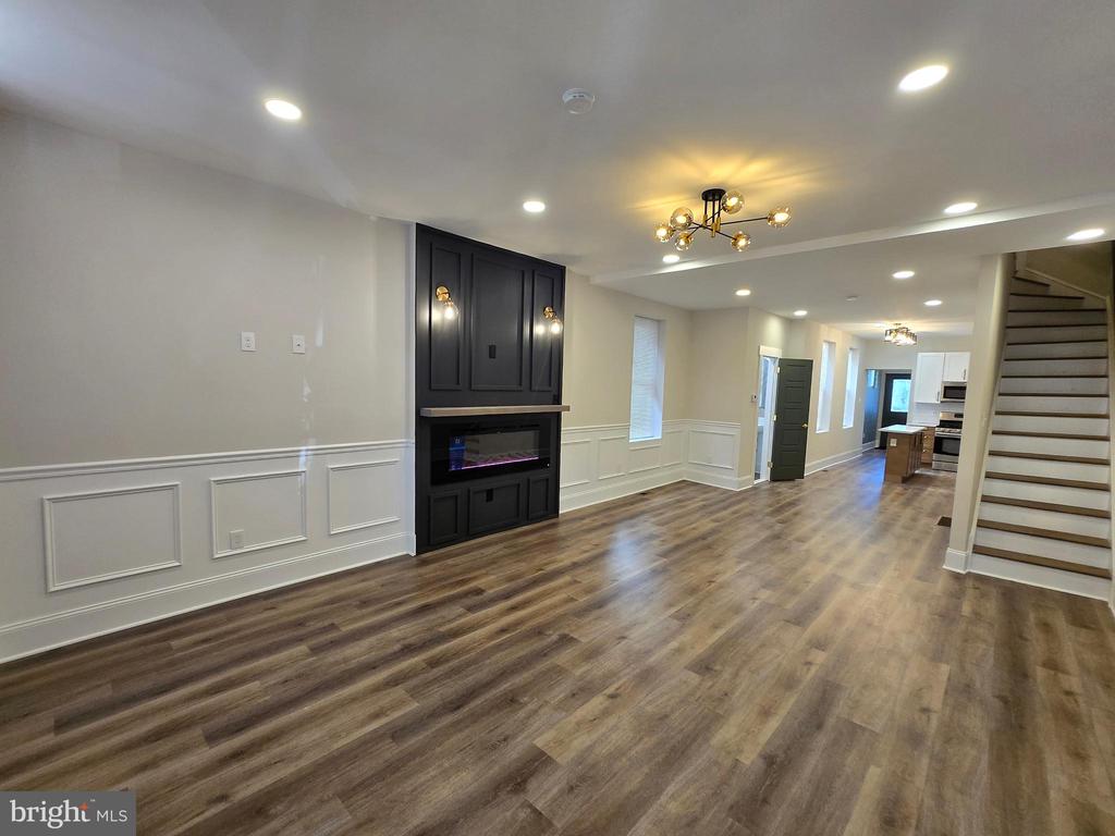 108 W APSLEY STREET