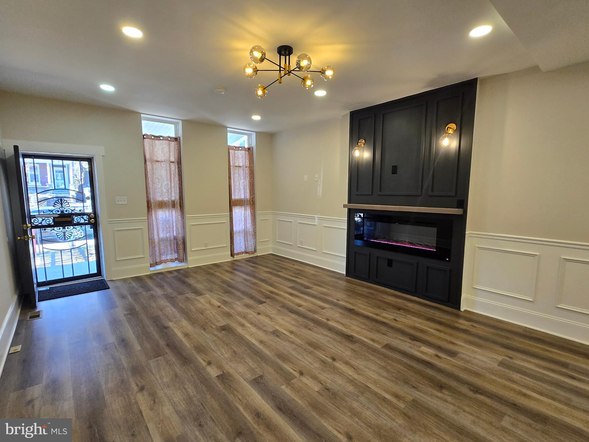 108 W APSLEY STREET