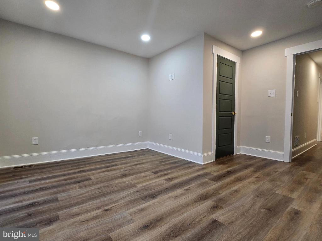 108 W APSLEY STREET