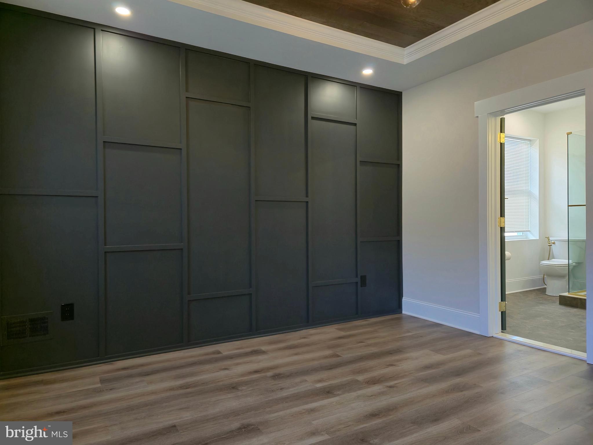 108 W APSLEY STREET