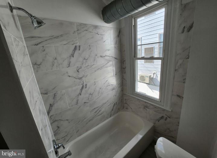 346 W QUEEN LANE 2