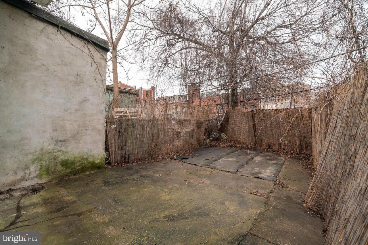 1319 W VICTORIA STREET