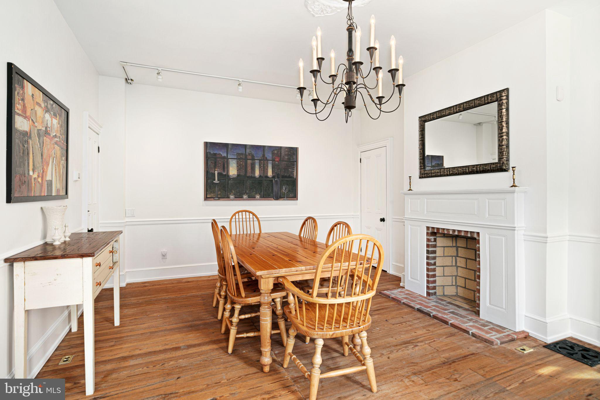 20 W Harvey St