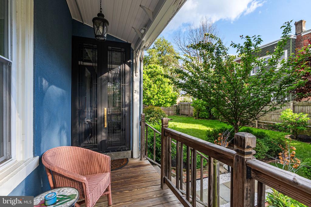 20 W Harvey St