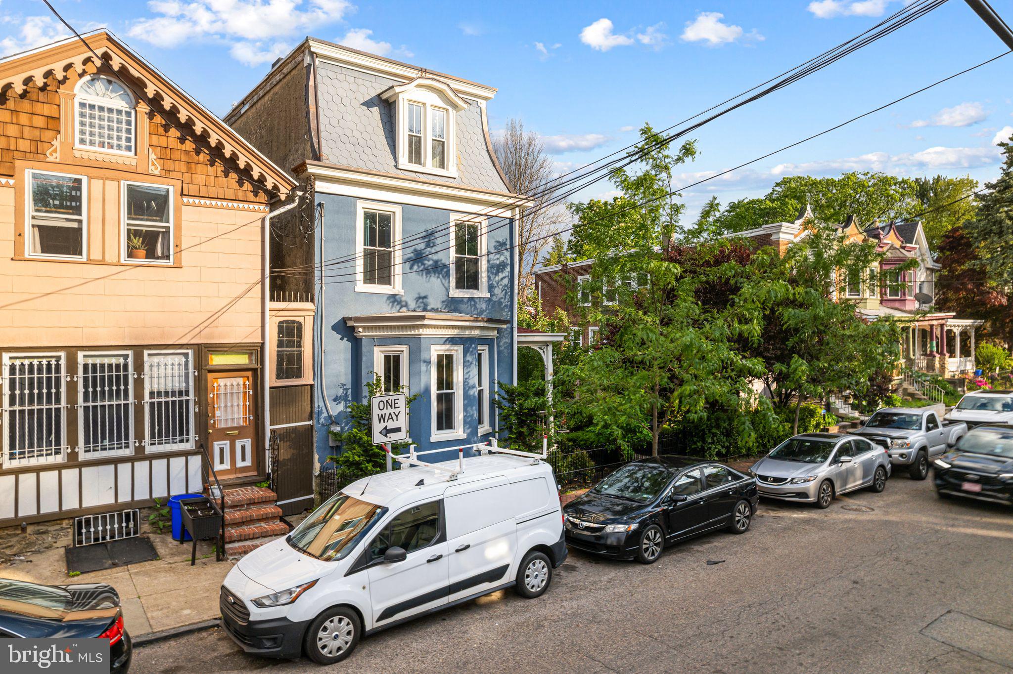 20 W Harvey St