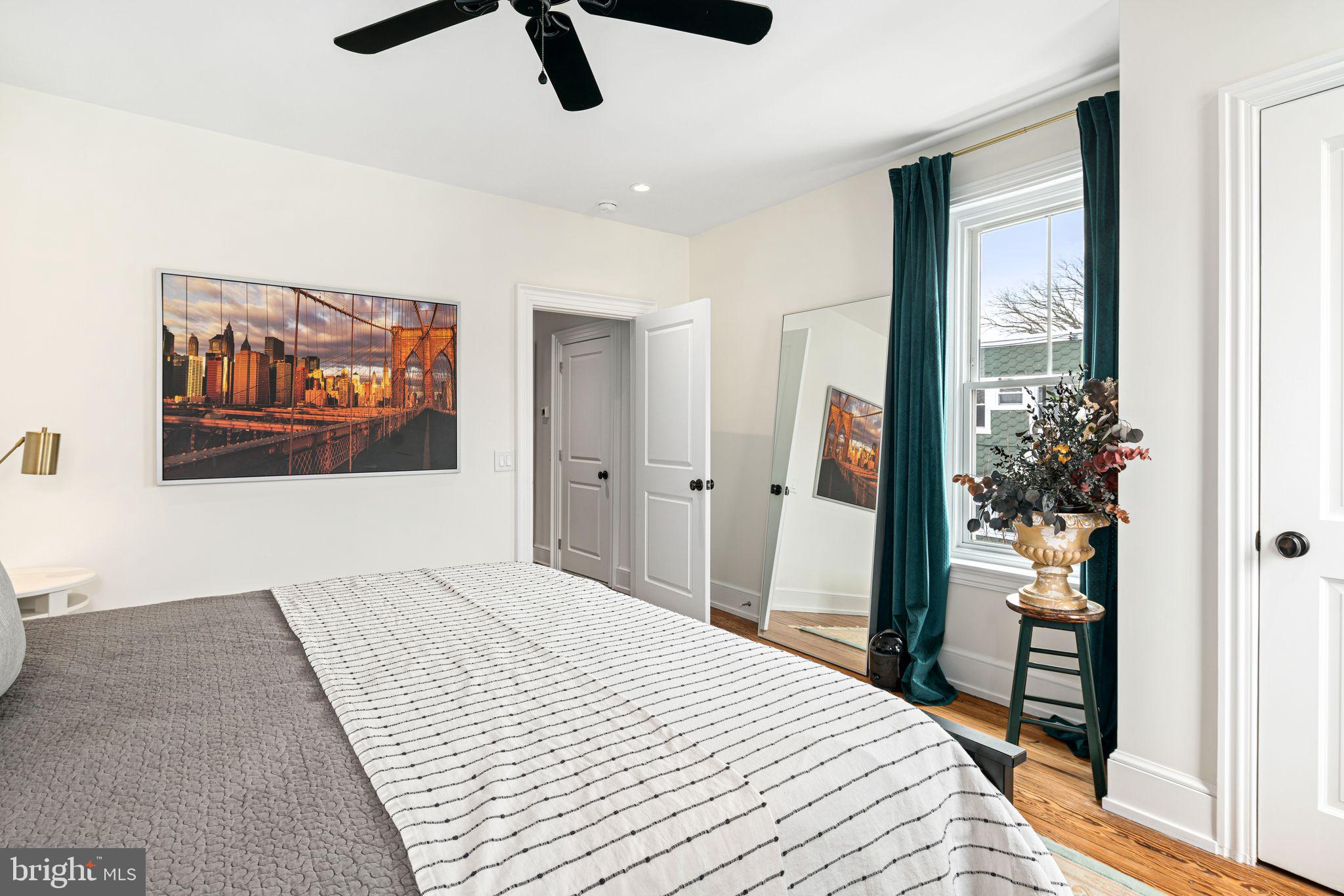 20 W Harvey St