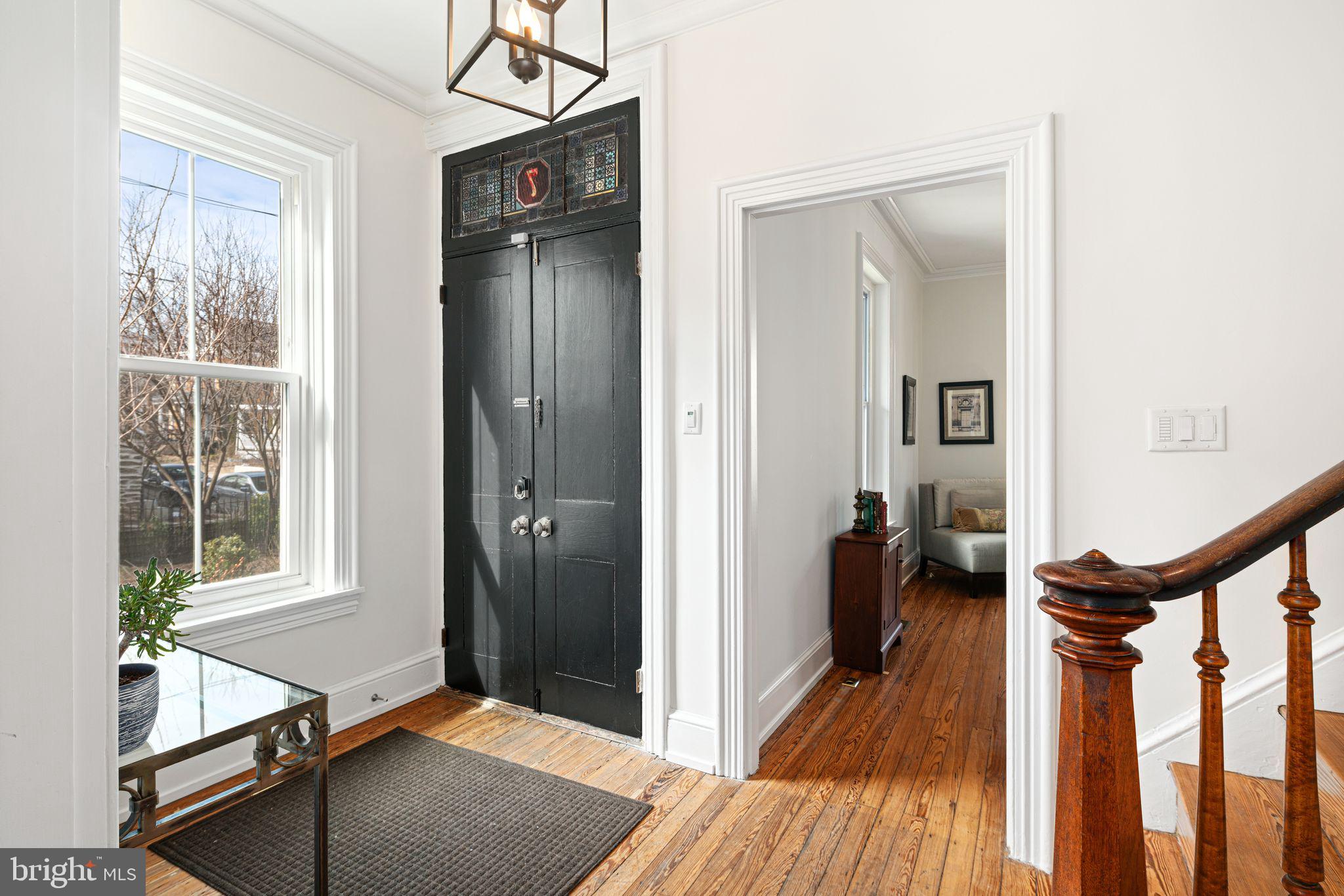 20 W Harvey St