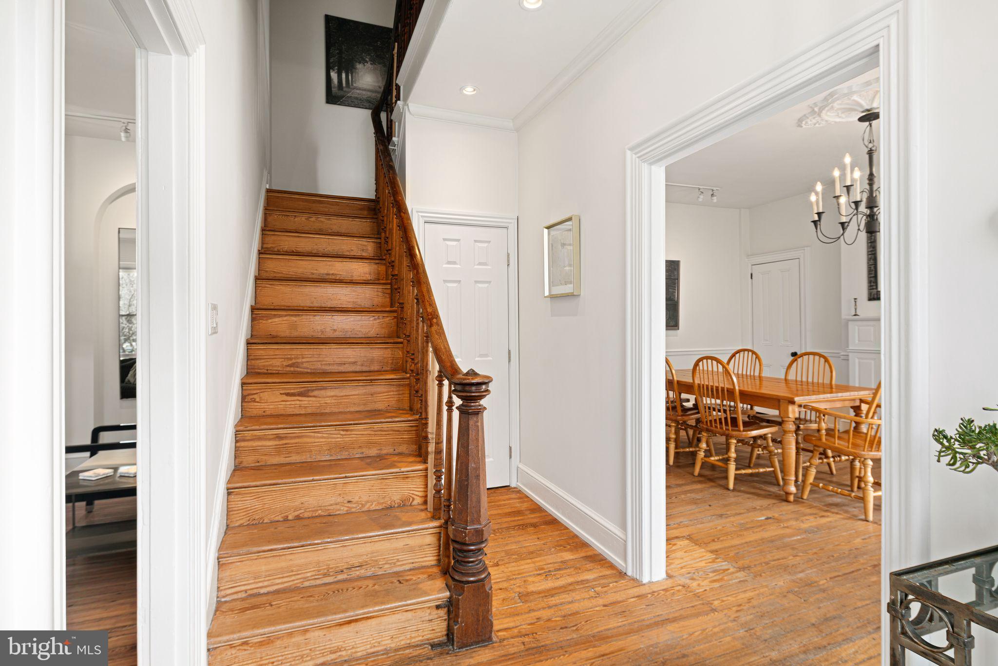 20 W Harvey St