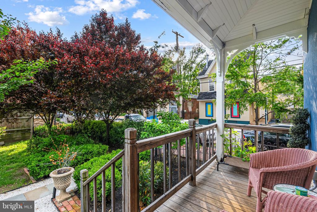 20 W Harvey St